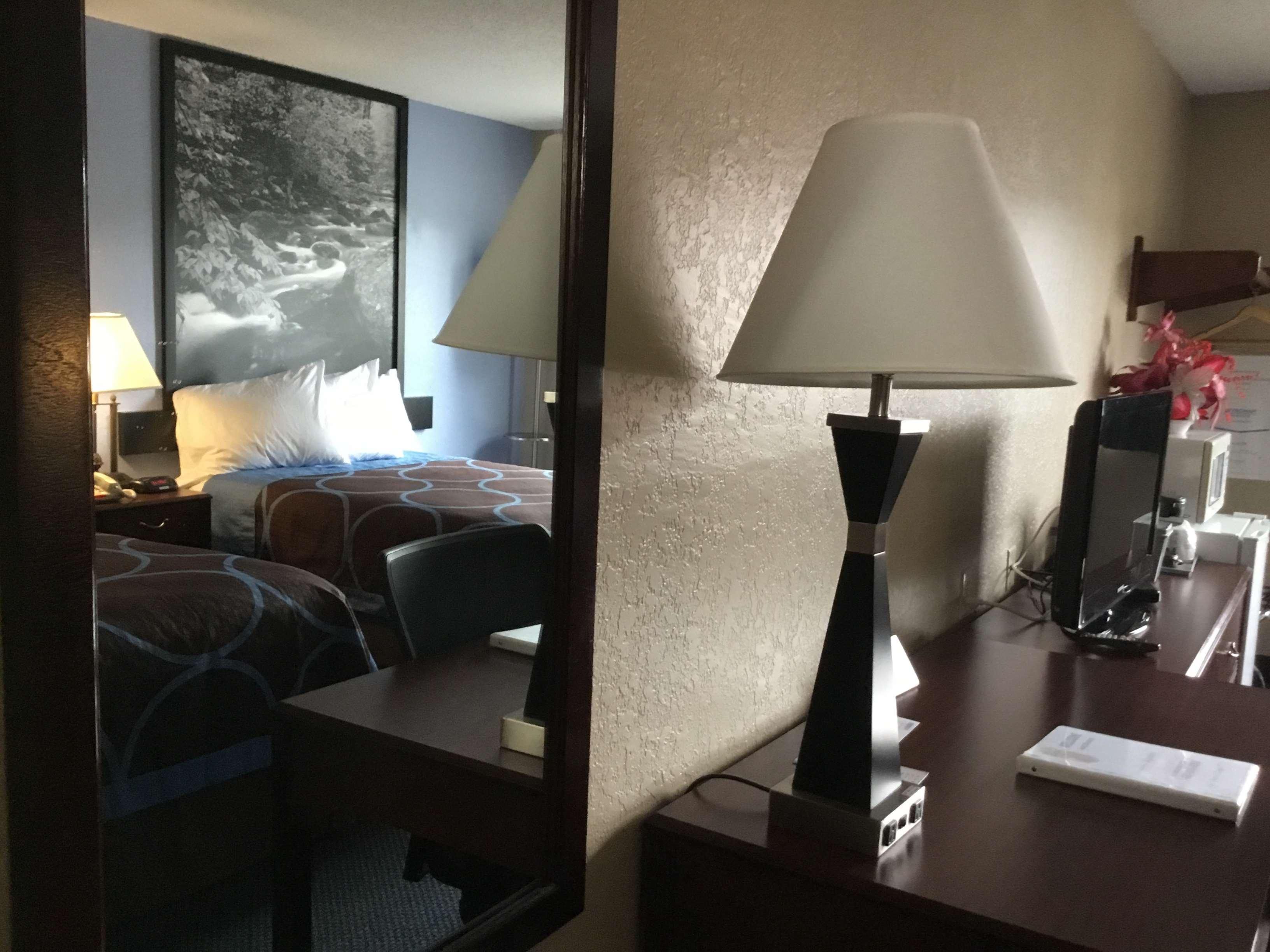 Super 8 By Wyndham Gardner Hotel Kültér fotó
